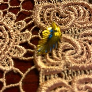 Single 14 k gold vintage leaf earring